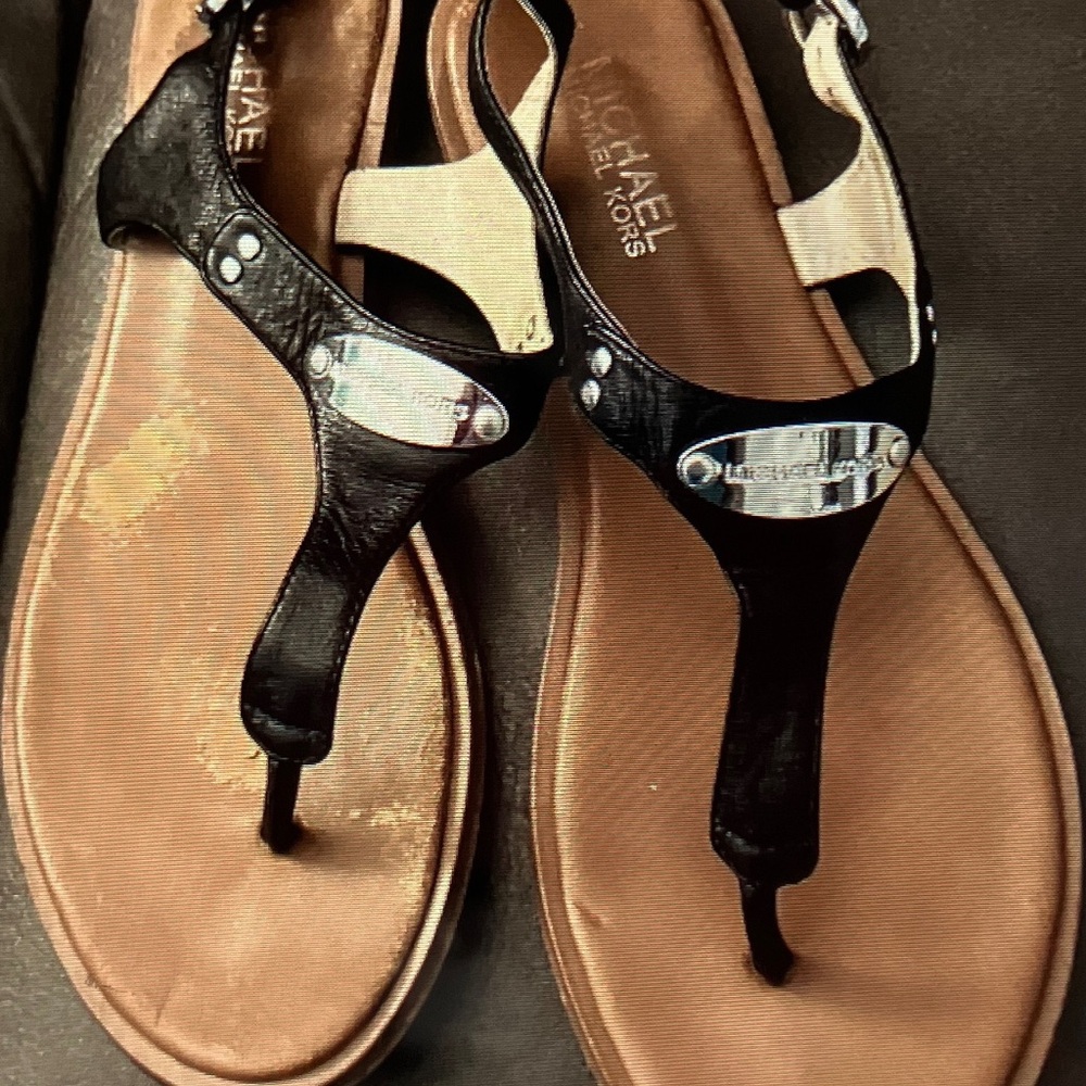 MICHAEL Michael Kors Size 8 Plate Thong Black Buckle Up Sandal